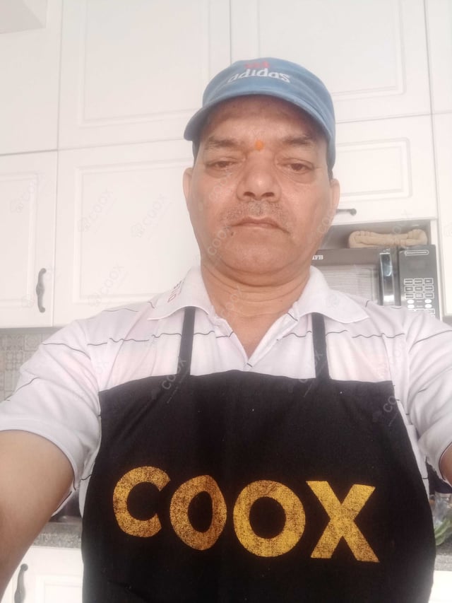 Chef from COOX at bookings. Professional cooks chefs at home