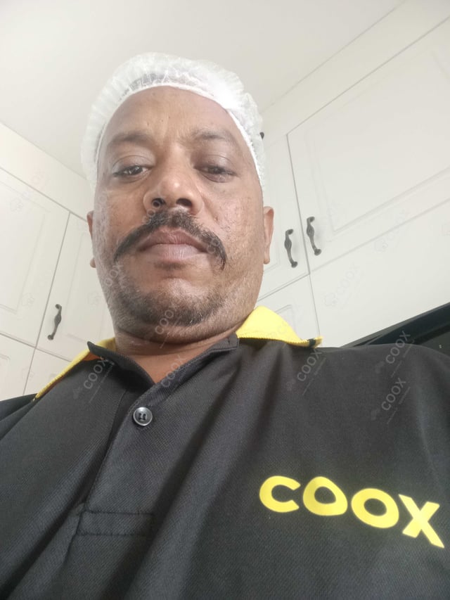 Chef from COOX at bookings. Professional cooks chefs at home