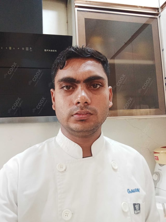 Chef from COOX at bookings. Professional cooks chefs at home