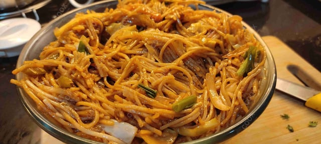 Delicious Veg Hakka Noodles prepared by COOX