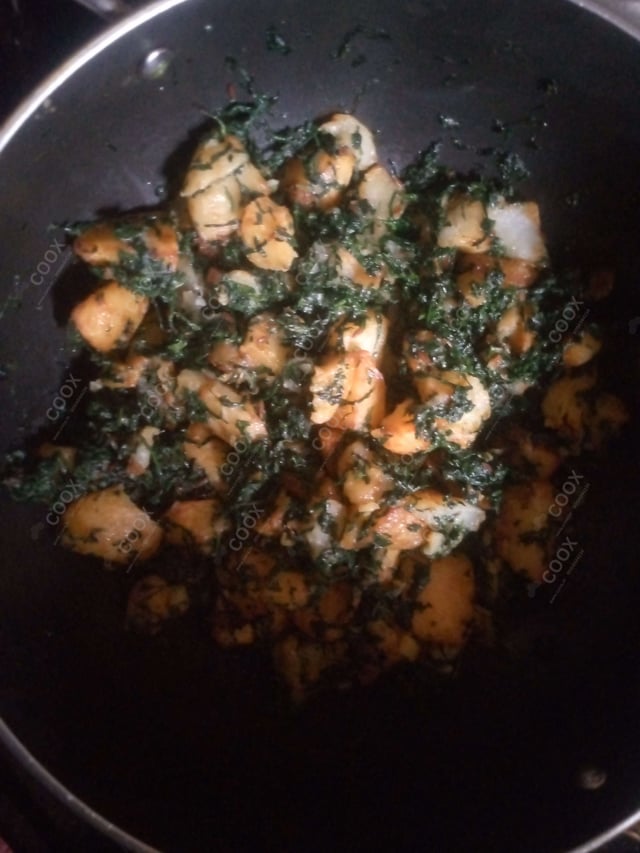 Delicious Aloo Methi prepared by COOX