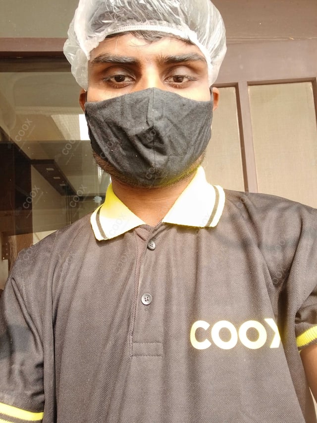 Chef from COOX at bookings. Professional cooks chefs at home