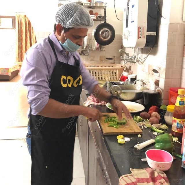 Chef from COOX at bookings. Professional cooks chefs at home