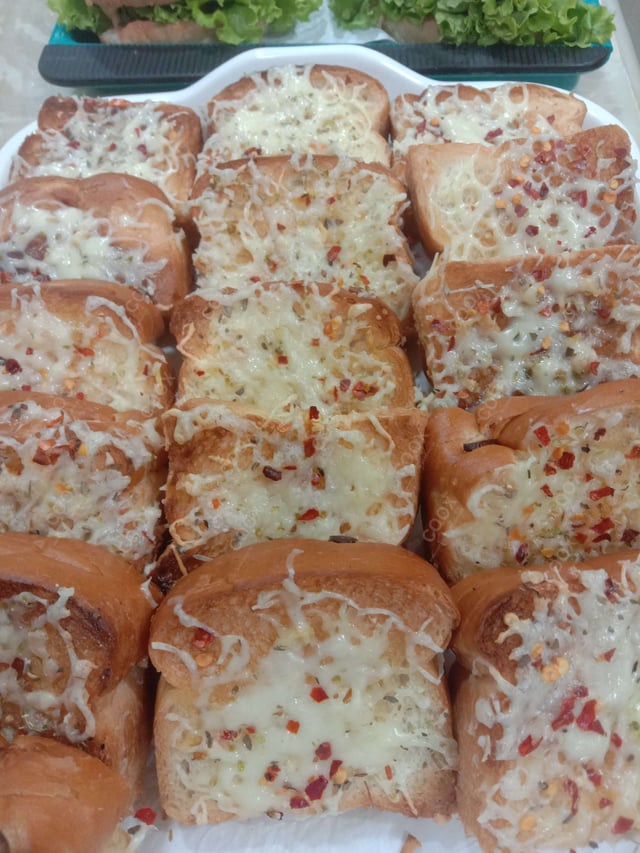 Delicious Garlic Bread with Cheese prepared by COOX