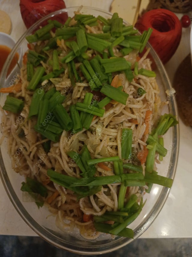 Delicious Veg Hakka Noodles prepared by COOX