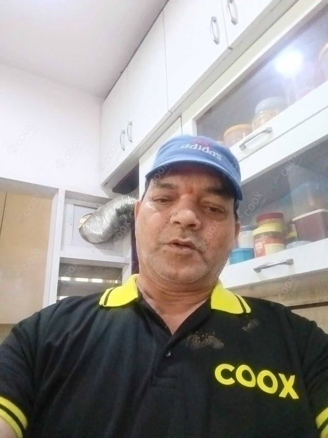 Chef from COOX at bookings. Professional cooks chefs at home