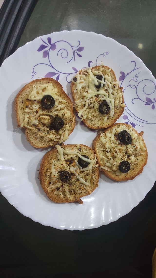 Delicious Garlic Bread with Cheese prepared by COOX