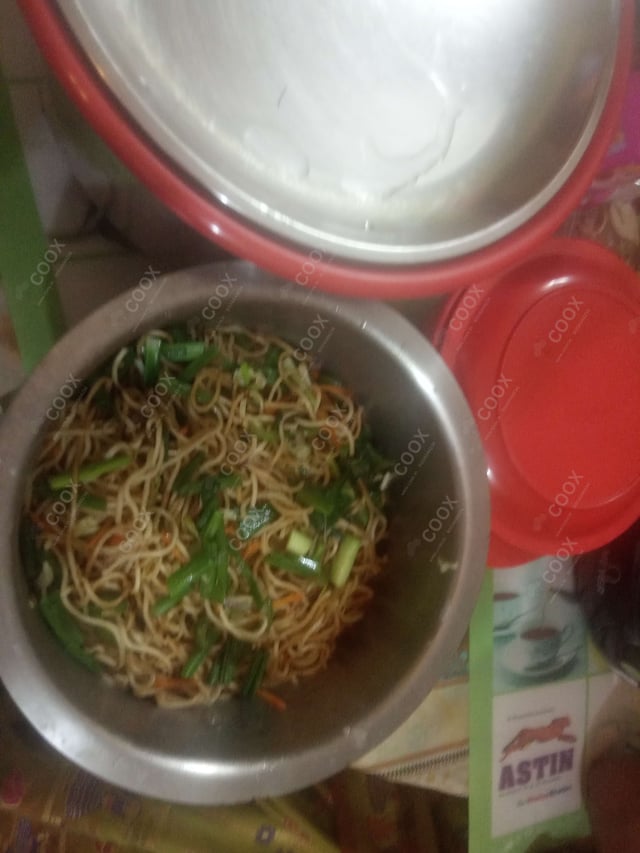 Delicious Veg Hakka Noodles prepared by COOX