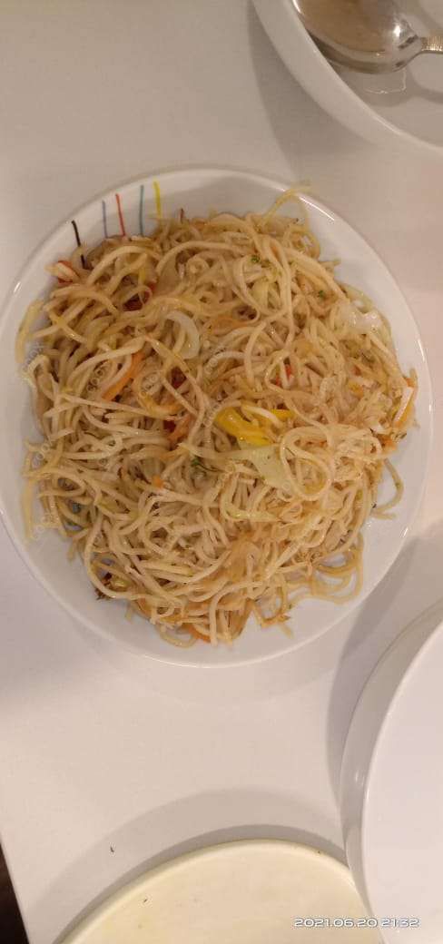 Delicious Veg Hakka Noodles prepared by COOX