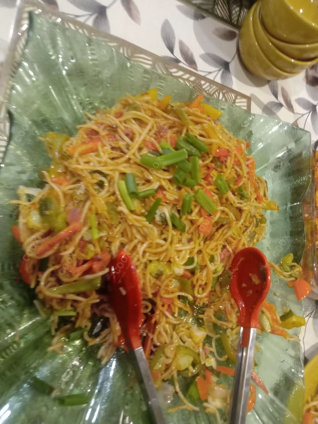 Delicious Veg Hakka Noodles prepared by COOX