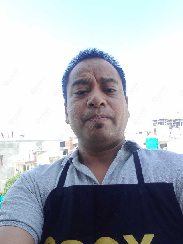 Chef from COOX at bookings. Professional cooks chefs at home