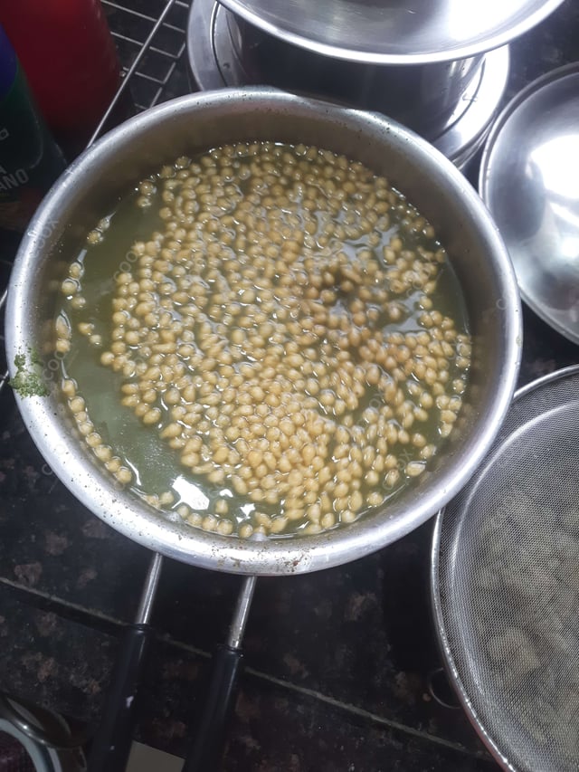 Delicious Gol Gappe (Pani Puri) prepared by COOX