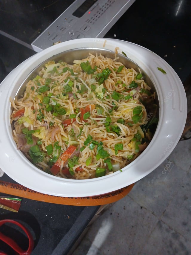 Delicious Veg Hakka Noodles prepared by COOX