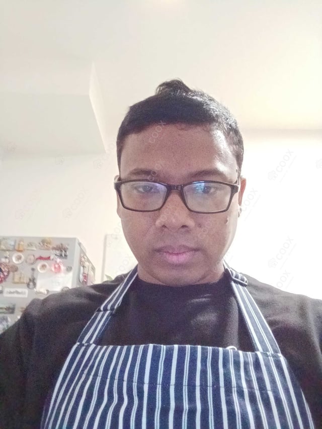 Chef from COOX at bookings. Professional cooks chefs at home