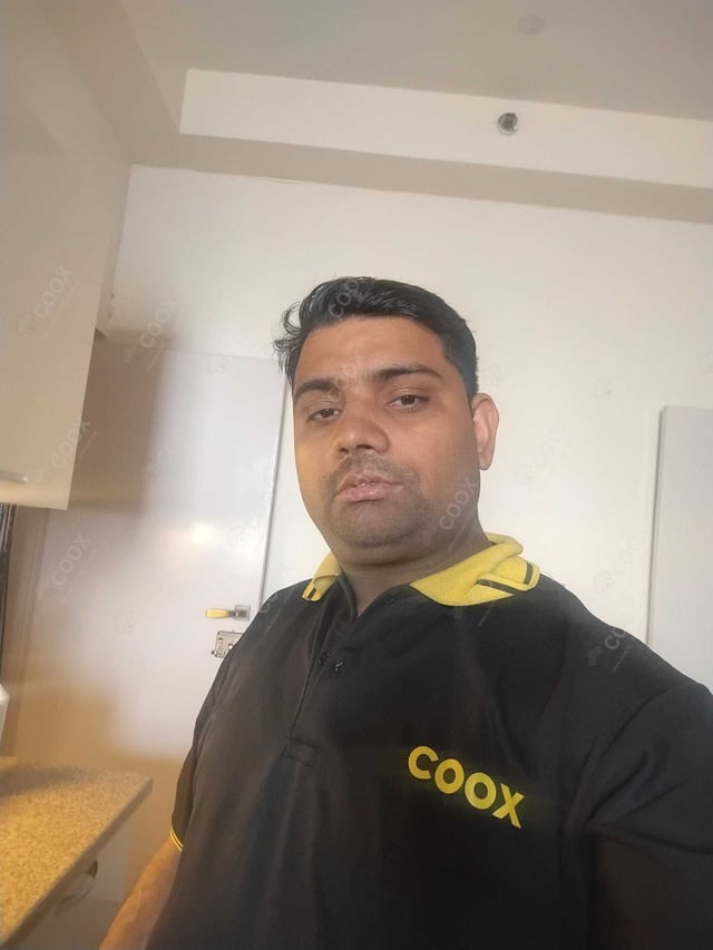 Chef from COOX at bookings. Professional cooks chefs at home