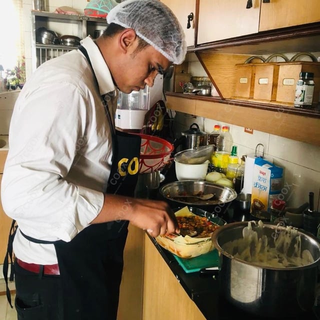 Chef from COOX at bookings. Professional cooks chefs at home