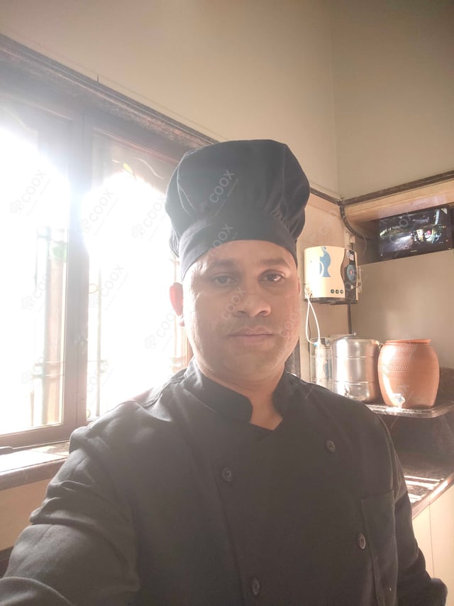 Chef from COOX at bookings. Professional cooks chefs at home