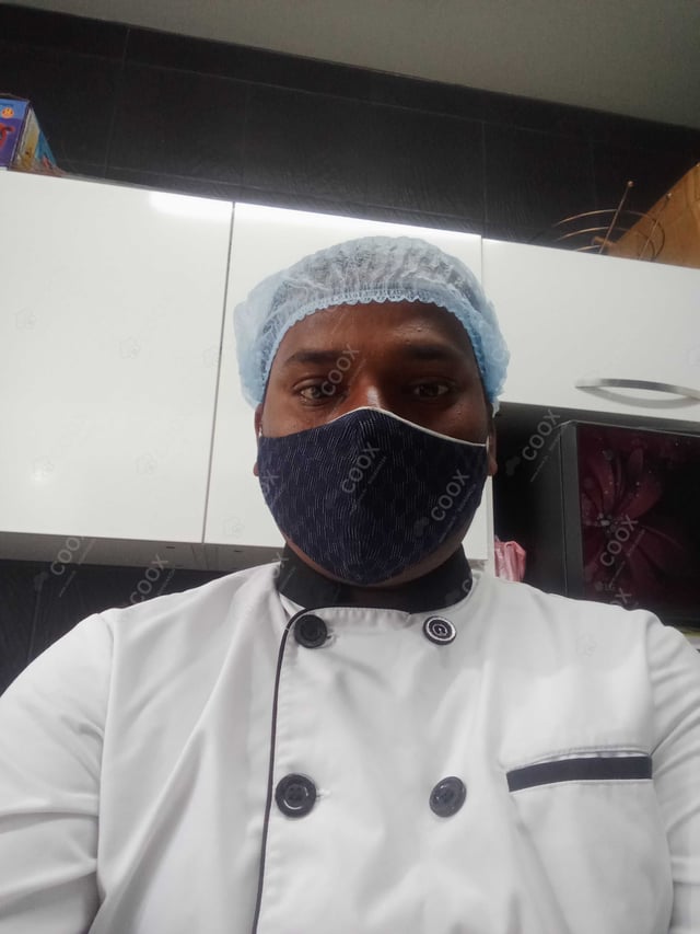 Chef from COOX at bookings. Professional cooks chefs at home