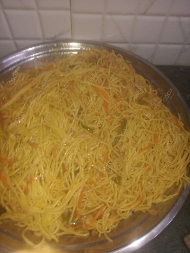 Delicious Veg Hakka Noodles prepared by COOX