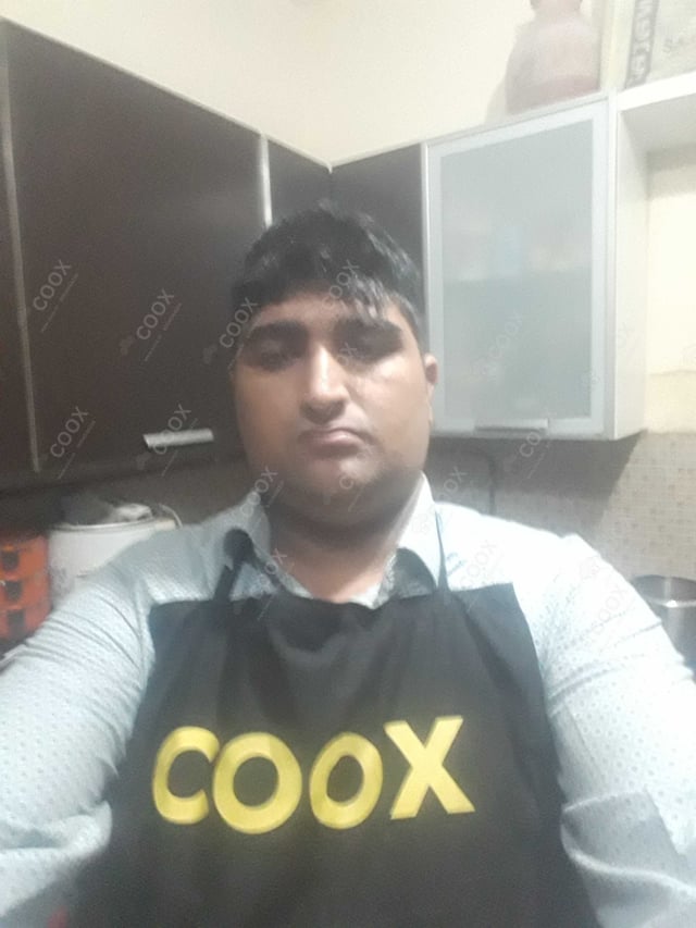 Chef from COOX at bookings. Professional cooks chefs at home