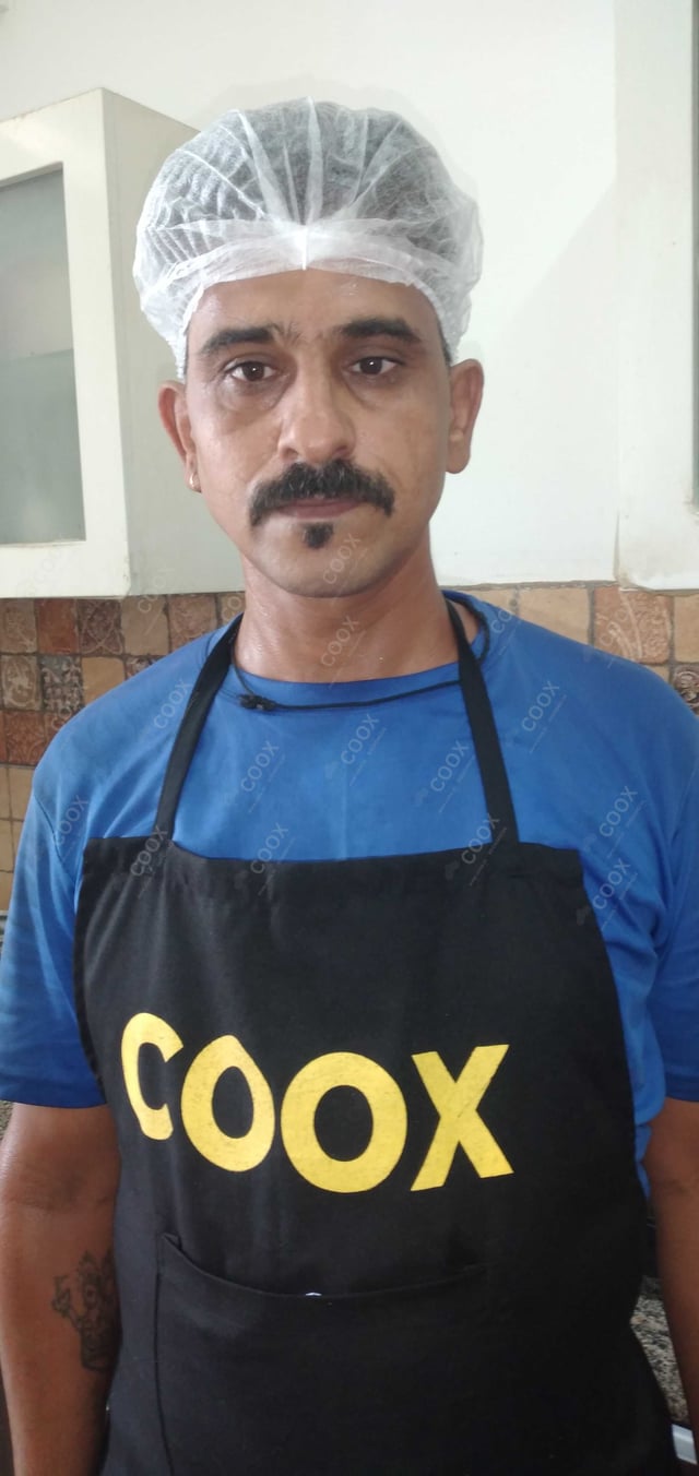 Chef from COOX at bookings. Professional cooks chefs at home