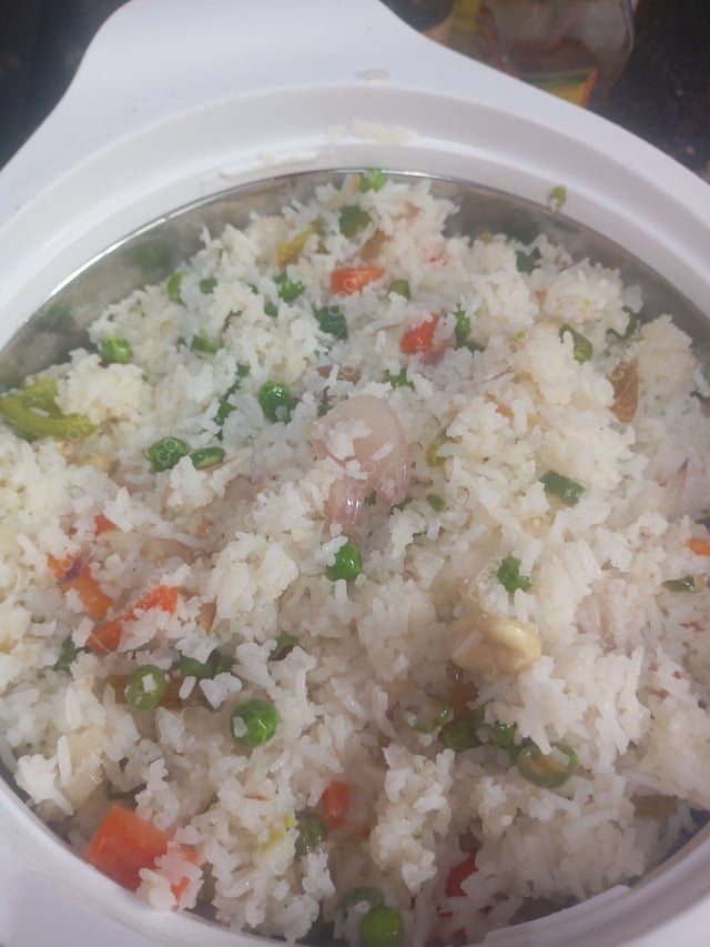 Delicious Veg Fried Rice prepared by COOX