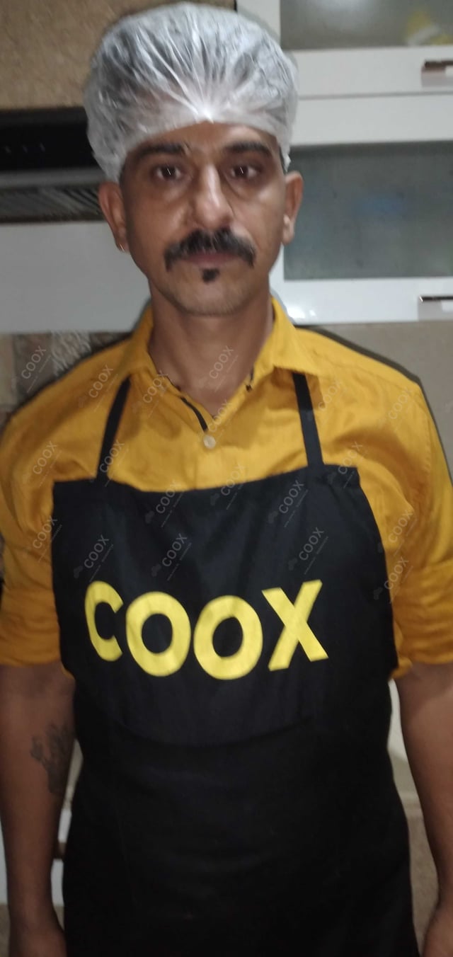 Chef from COOX at bookings. Professional cooks chefs at home