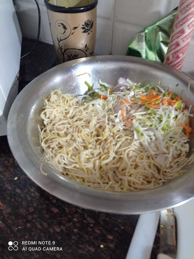 Delicious Veg Hakka Noodles prepared by COOX