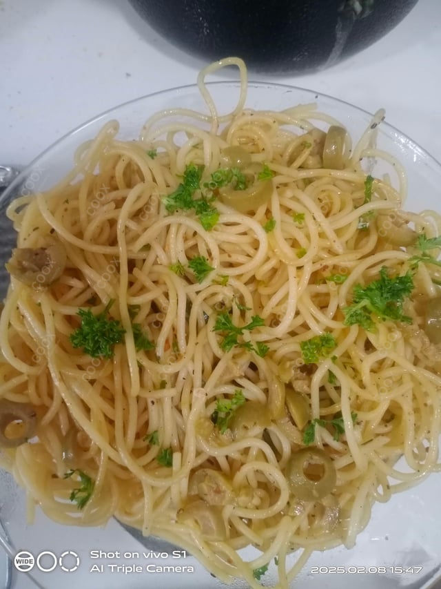 Delicious Spaghetti Aglio e Olio prepared by COOX