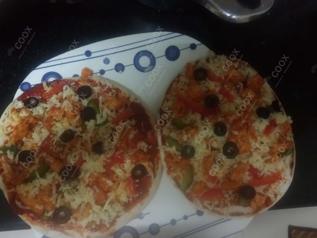 Delicious Chicken Pizza prepared by COOX