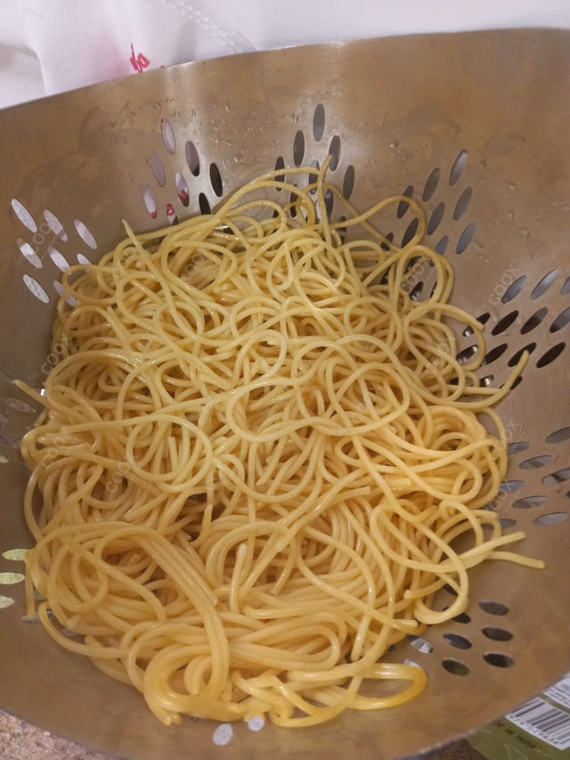 Delicious Spaghetti Aglio e Olio prepared by COOX