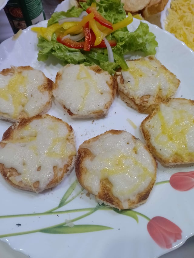 Delicious Garlic Bread with Cheese prepared by COOX