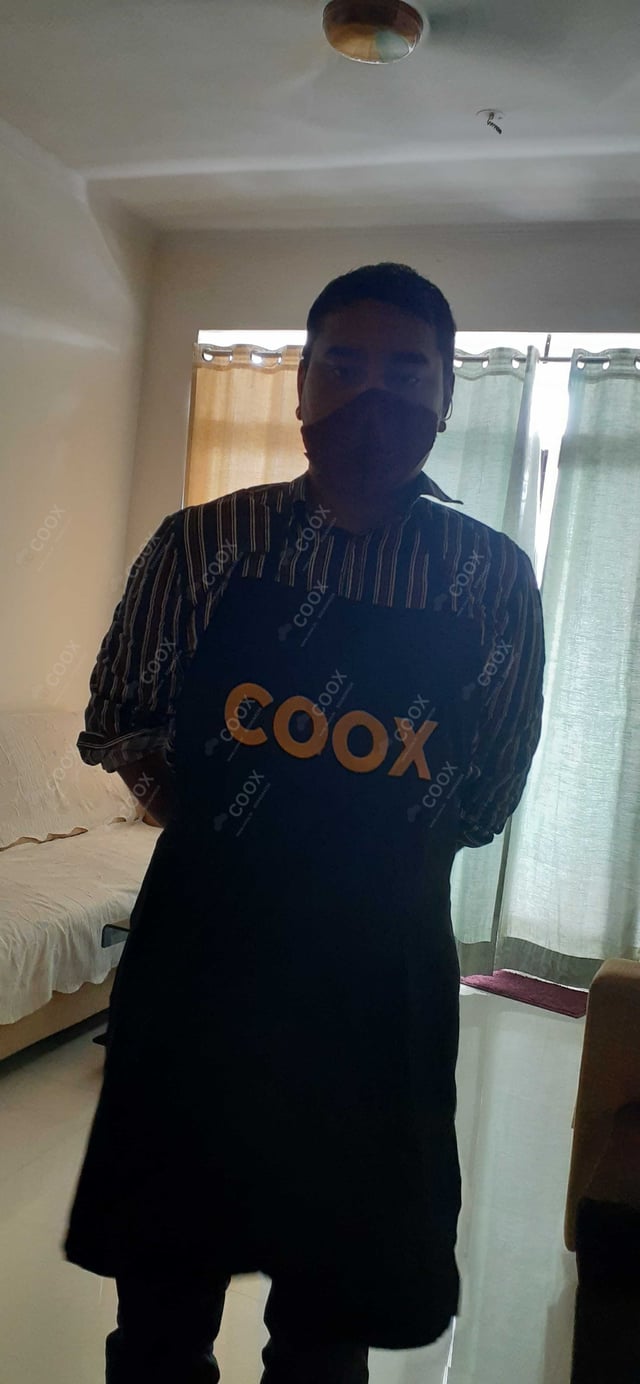 Chef from COOX at bookings. Professional cooks chefs at home