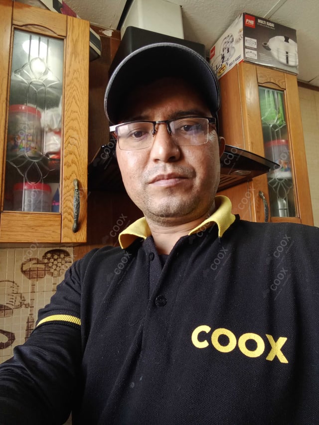 Chef from COOX at bookings. Professional cooks chefs at home