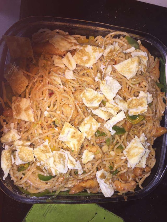 Delicious Chicken Hakka Noodles prepared by COOX