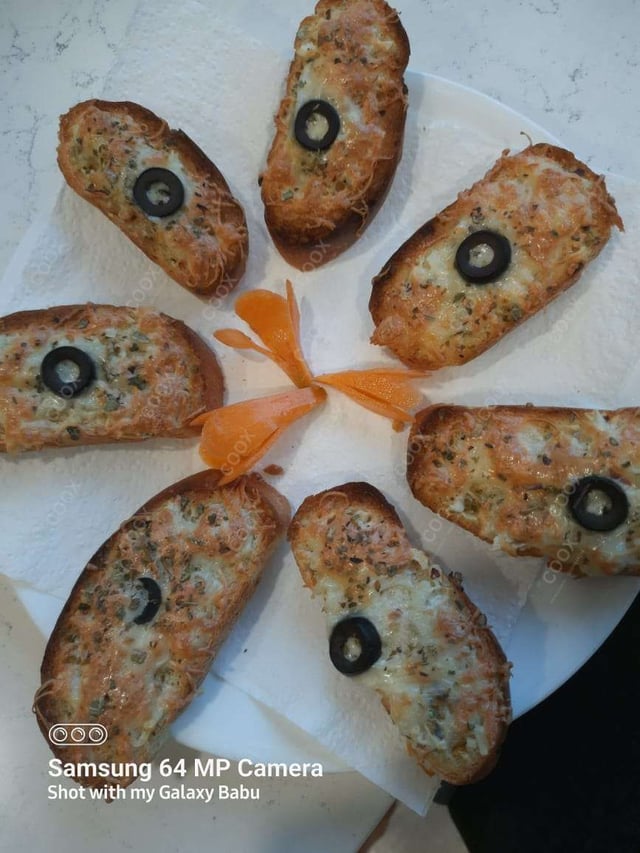 Delicious Garlic Bread prepared by COOX